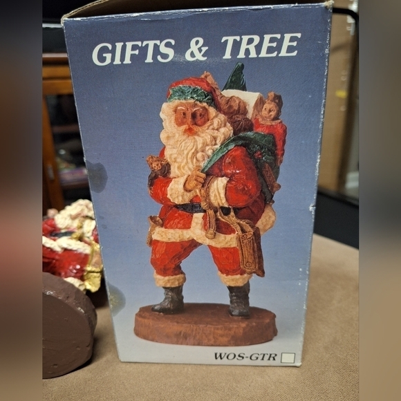 Old World Santa Figurine Holiday Christmas Decoration - Picture 5 of 7